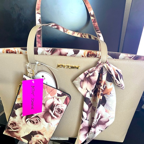 Betsy Johnson XOZARIA Tote - Picture 2 of 2